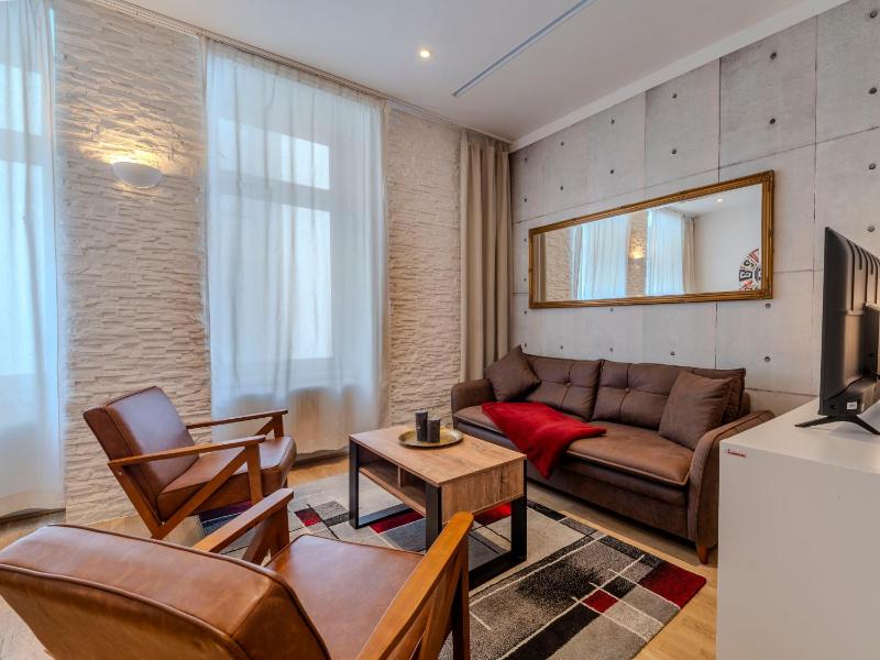 Apartment With Balcony for 4 near Westbahnhof & Mariahilfer Strasse - image 7