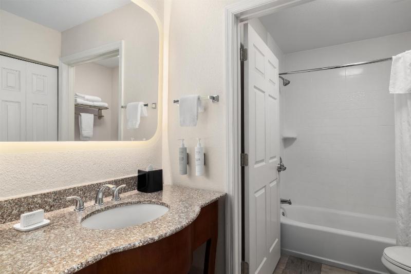 Homewood Suites Jacksonville Deerwood Park - image 6