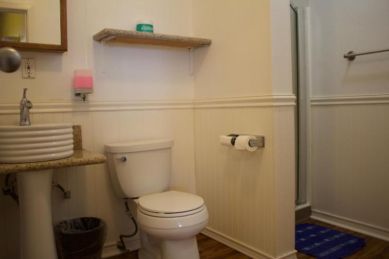 Private Deluxe Single Room Ensuite image 4