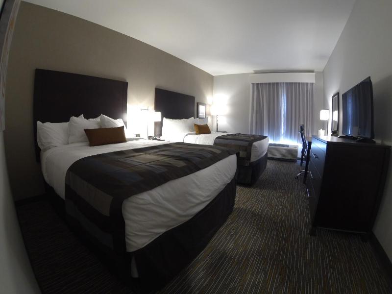 Queen Room with Two Queen Beds - Non-Smoking image 2