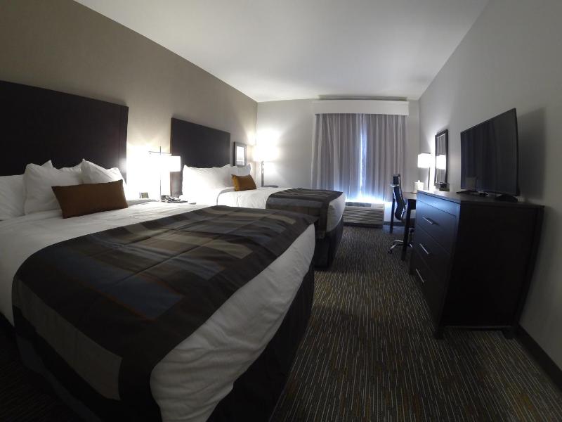Queen Room with Two Queen Beds - Non-Smoking image 4