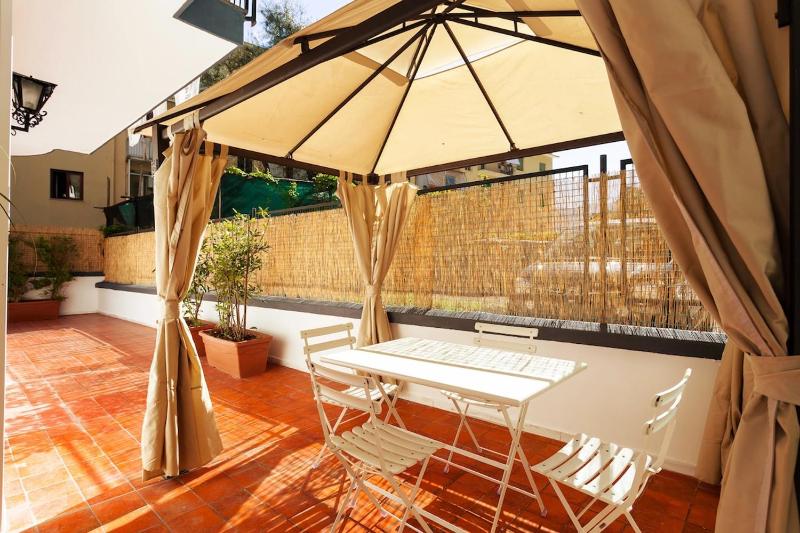 Flat Margot Central Sorrento 2BR 2BT Flat Sleeps 4 terrace - image 1