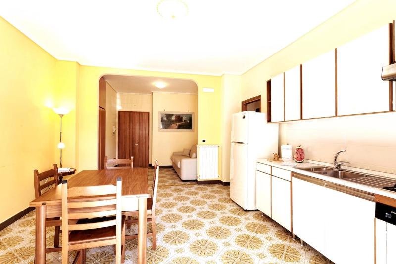 Flat Margot Central Sorrento 2BR 2BT Flat Sleeps 4 terrace - image 13
