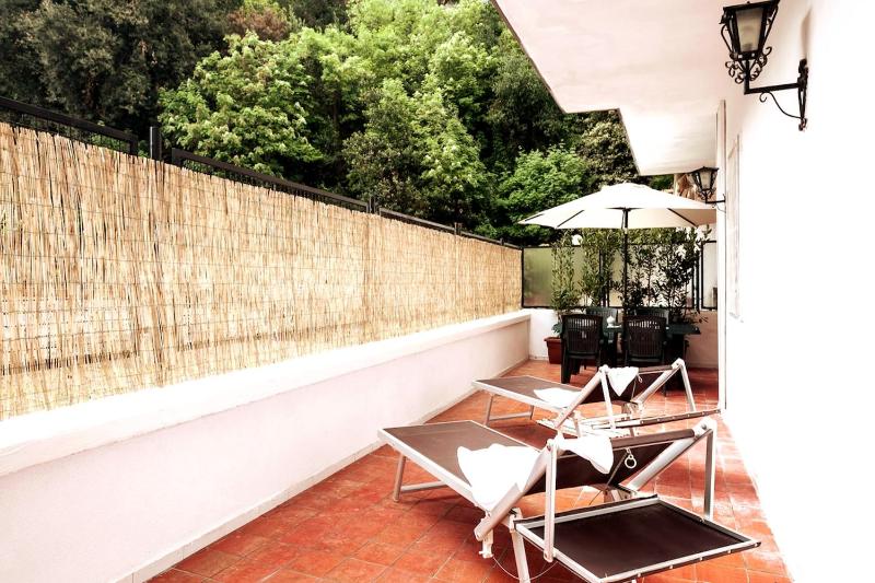 Flat Margot Central Sorrento 2BR 2BT Flat Sleeps 4 terrace - image 4