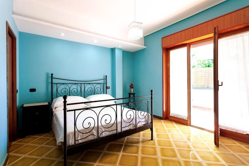 Flat Margot Central Sorrento 2BR 2BT Flat Sleeps 4 terrace - image 10