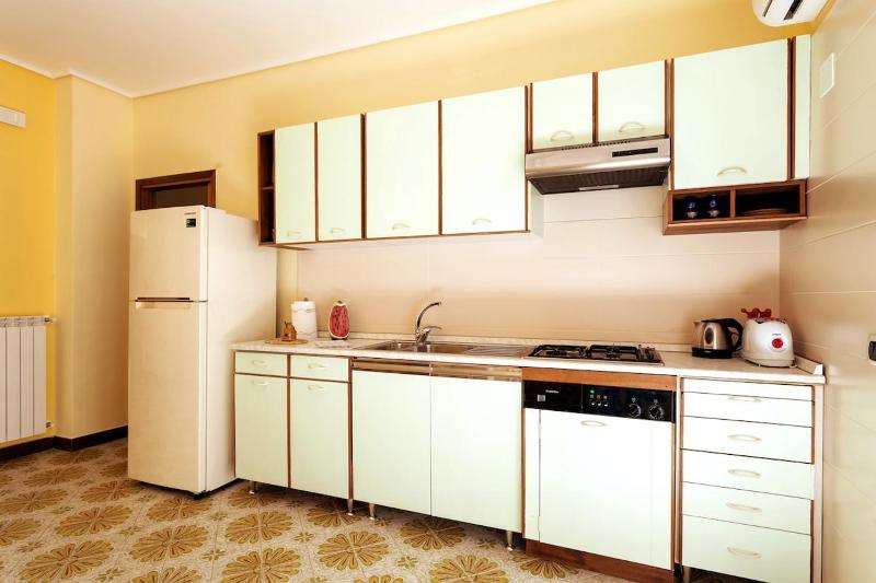 Flat Margot Central Sorrento 2BR 2BT Flat Sleeps 4 terrace - image 7