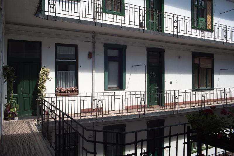 Studio Apartment image 3