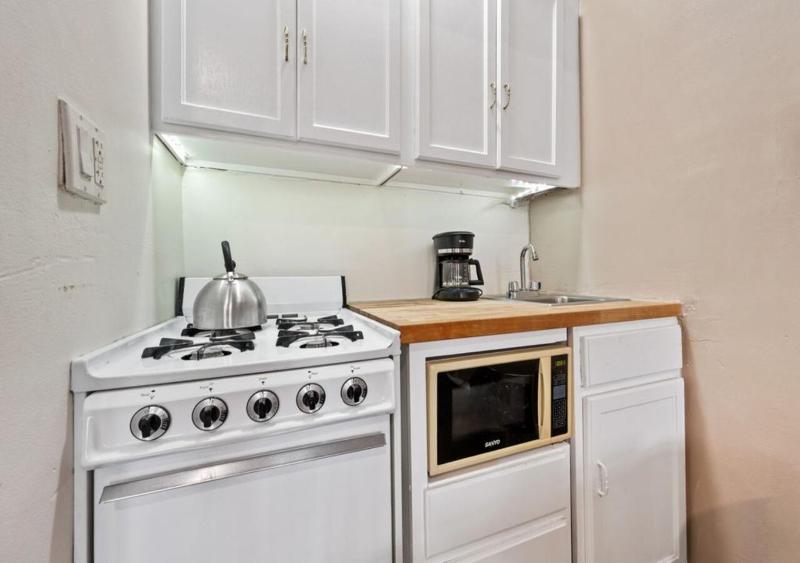 Upper West Side Furnished 1 Bedroom Apartment June to Aug 90 days stay required - image 13