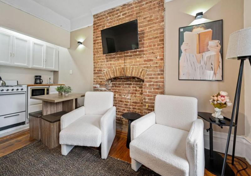 Upper West Side Furnished 1 Bedroom Apartment June to Aug 90 days stay required - image 7