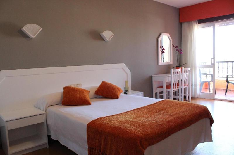 Double or Twin Room image 2
