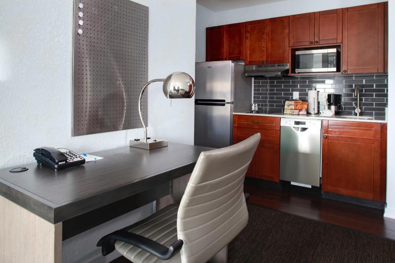 One-Bedroom King Suite image 4