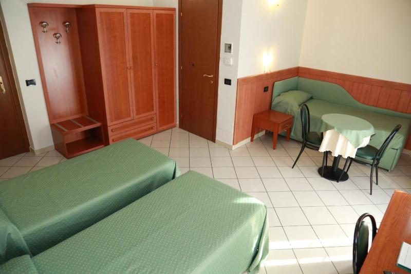 Triple Room image 3