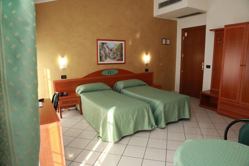 Double or Twin Room image 3