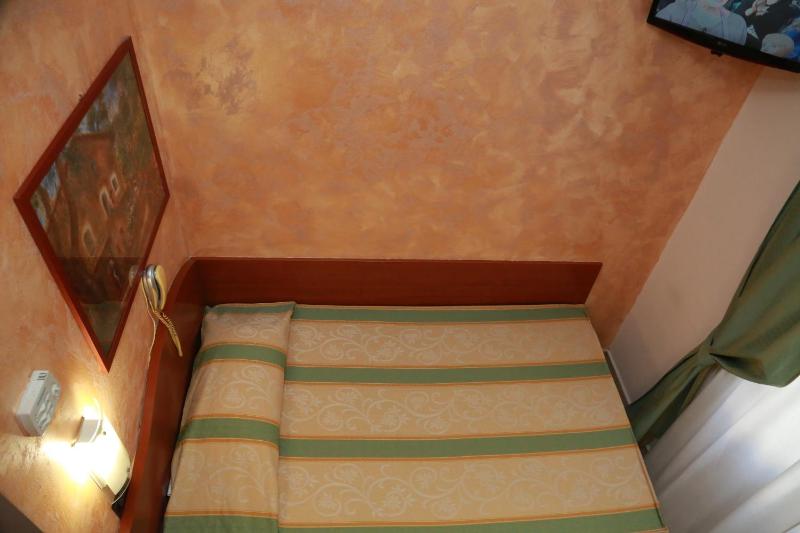 Superior Single Room image 4
