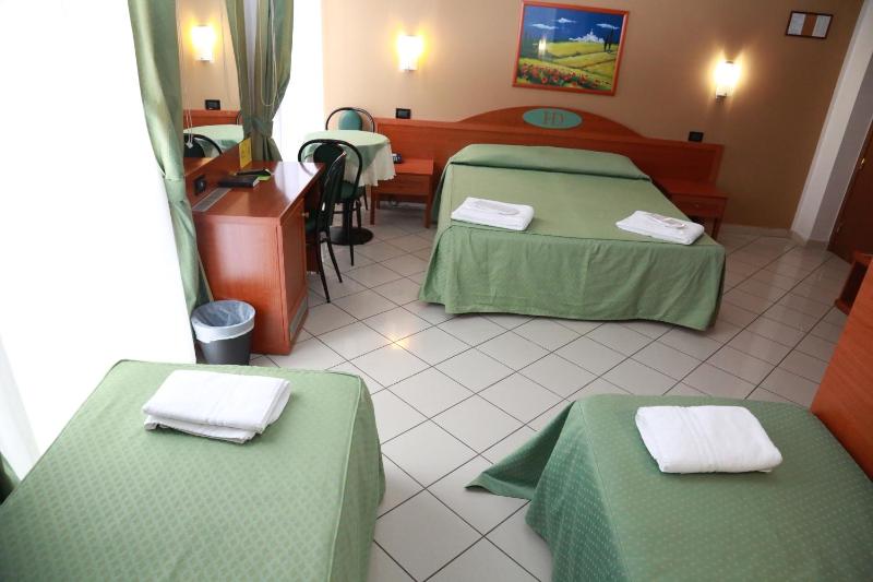 Quadruple Room image 4