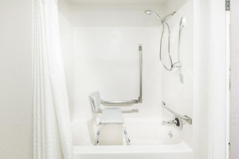 Queen Room - Disability Access/Non-Smoking image 2