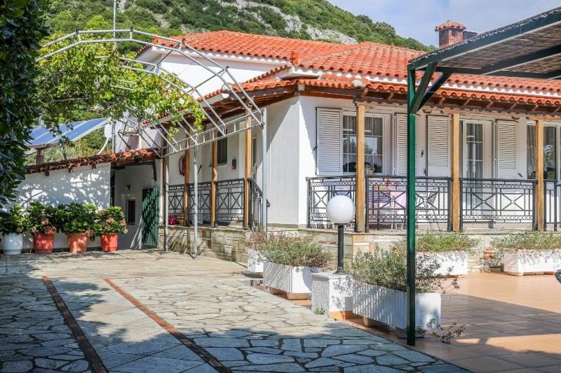 VILLA MITZELOS - image 36