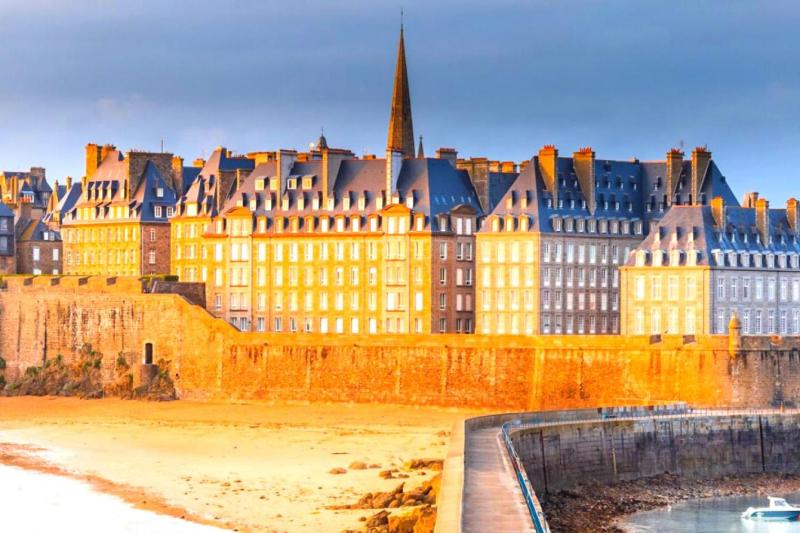 Nice 34m near the Port of Saint-Malo - image 3