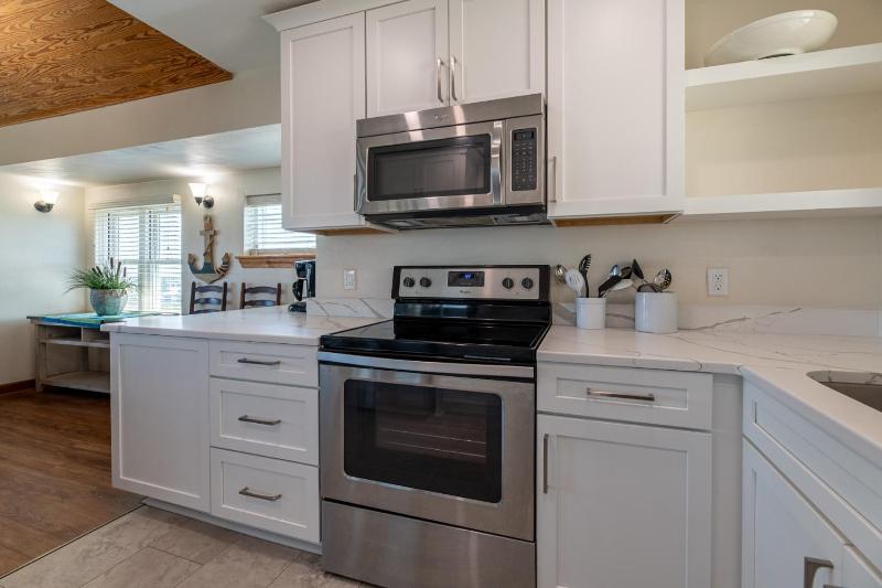 Sandi Hill - Corolla Whalehead 295 Yds to Beach Ocean View Pool Hot Tub Pets OK - image 40