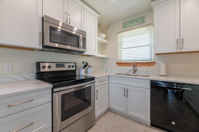 Sandi Hill - Corolla Whalehead 295 Yds to Beach Ocean View Pool Hot Tub Pets OK - image 36