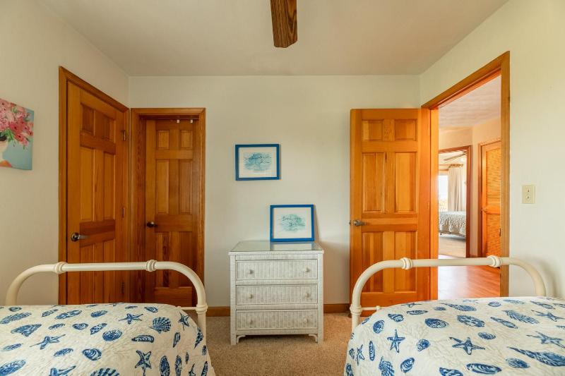 Sandi Hill - Corolla Whalehead 295 Yds to Beach Ocean View Pool Hot Tub Pets OK - image 16