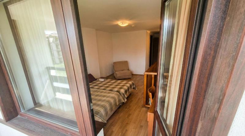 1BR Bright 300mbps WIFI Duplex - Two Floors - image 4