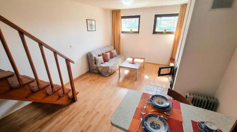 1BR Bright 300mbps WIFI Duplex - Two Floors - image 13