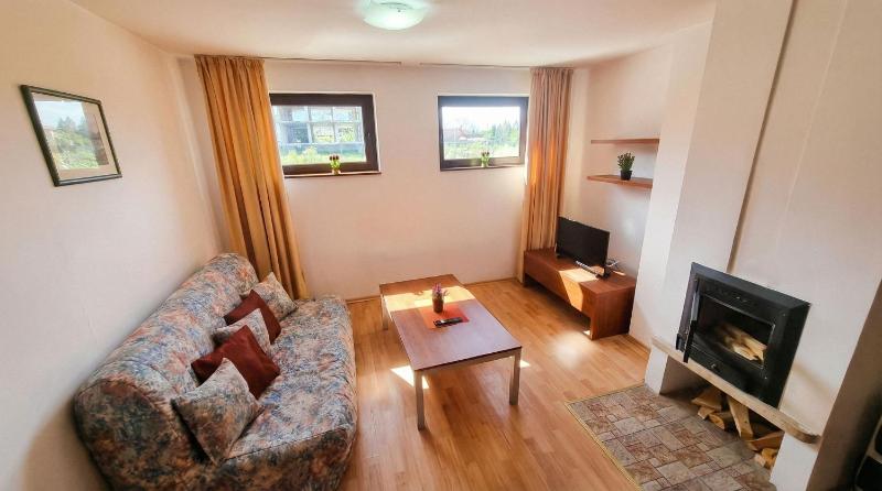 1BR Bright 300mbps WIFI Duplex - Two Floors - image 1
