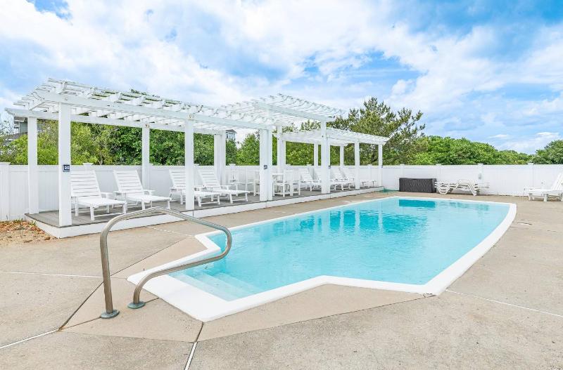 Summer Dream - Corolla Whalehead 300 Yds to Beach Ocean View Foosball Pool Hot Tub Pets OK - image 13