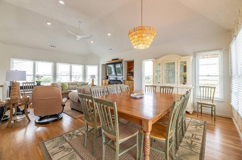 Summer Dream - Corolla Whalehead 300 Yds to Beach Ocean View Foosball Pool Hot Tub Pets OK - image 6