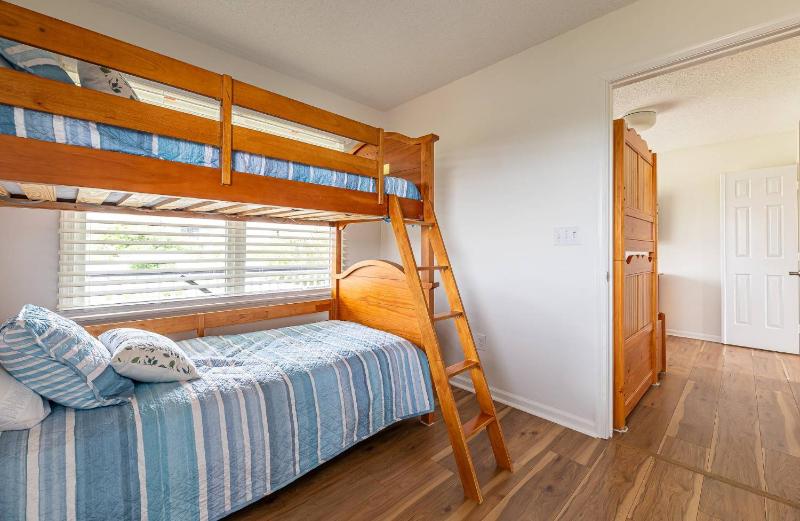 Summer Dream - Corolla Whalehead 300 Yds to Beach Ocean View Foosball Pool Hot Tub Pets OK - image 4