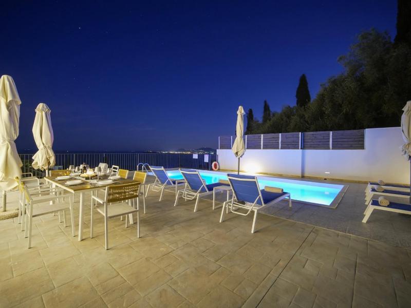 Apartment Zeus with private pool and sea view - image 31