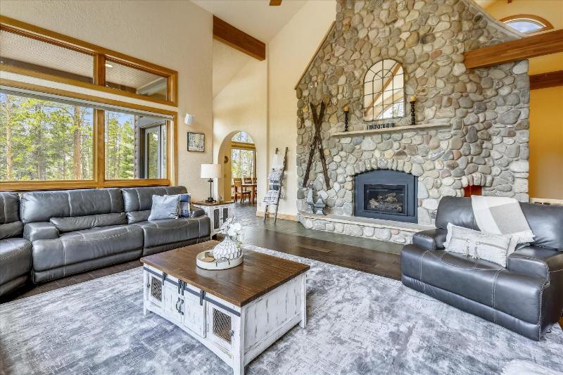 Evergreen Lodge: Secluded Breck Ski Home Private Hot Tub Fireplace Forest & Mtn Views! - image 30
