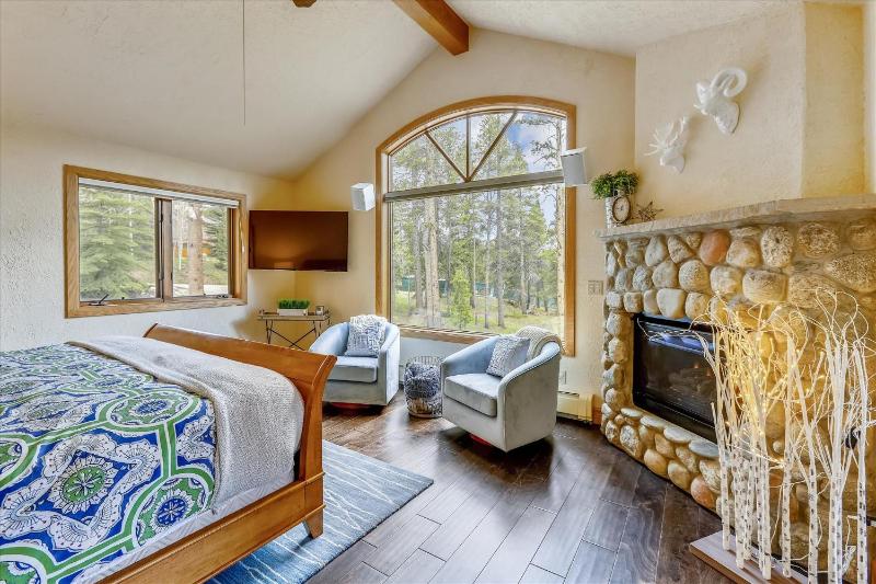Evergreen Lodge: Secluded Breck Ski Home Private Hot Tub Fireplace Forest & Mtn Views! - image 13