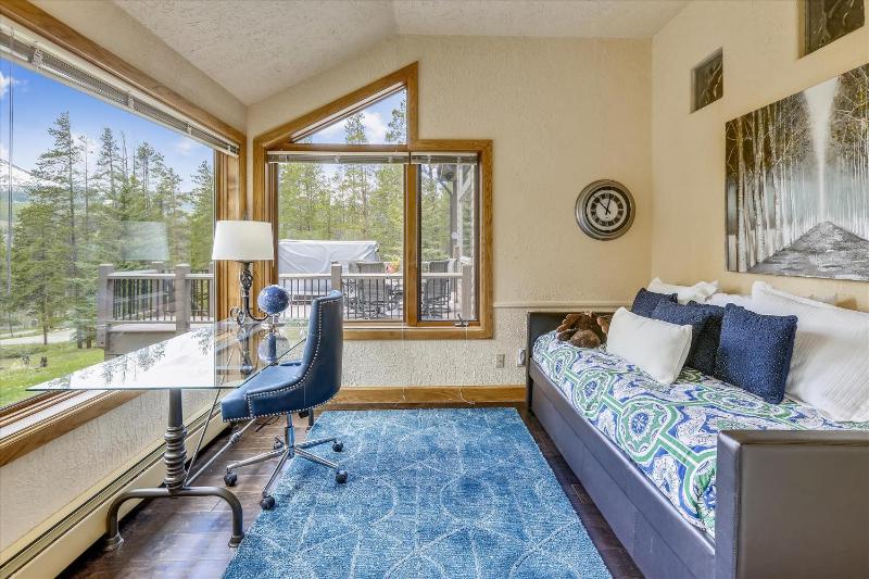 Evergreen Lodge: Secluded Breck Ski Home Private Hot Tub Fireplace Forest & Mtn Views! - image 21