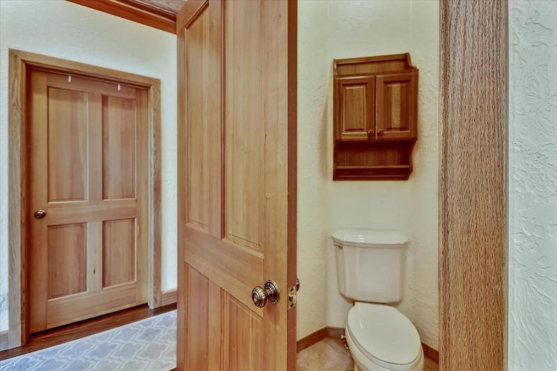 Evergreen Lodge: Secluded Breck Ski Home Private Hot Tub Fireplace Forest & Mtn Views! - image 20