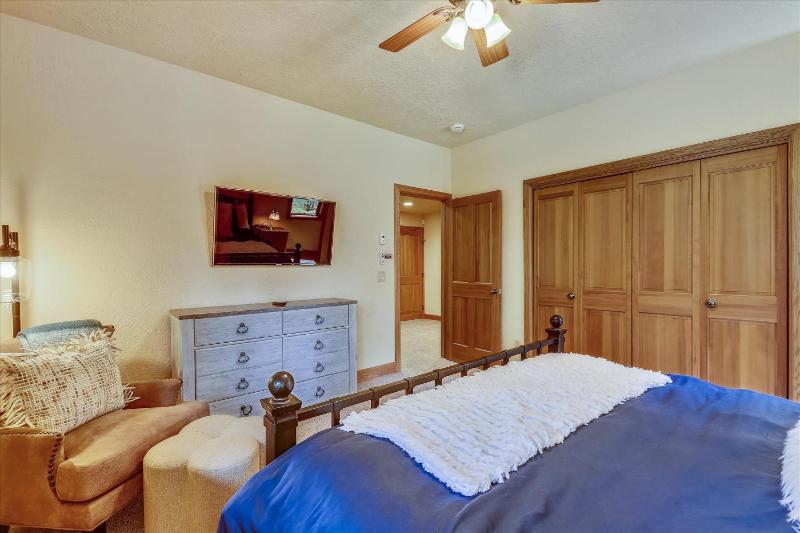 Evergreen Lodge: Secluded Breck Ski Home Private Hot Tub Fireplace Forest & Mtn Views! - image 44
