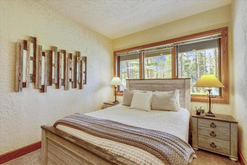 Evergreen Lodge: Secluded Breck Ski Home Private Hot Tub Fireplace Forest & Mtn Views! - image 11
