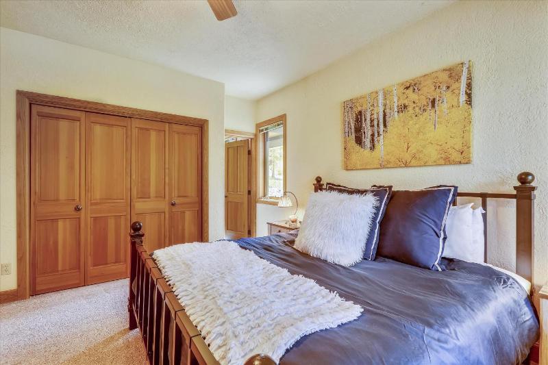 Evergreen Lodge: Secluded Breck Ski Home Private Hot Tub Fireplace Forest & Mtn Views! - image 22