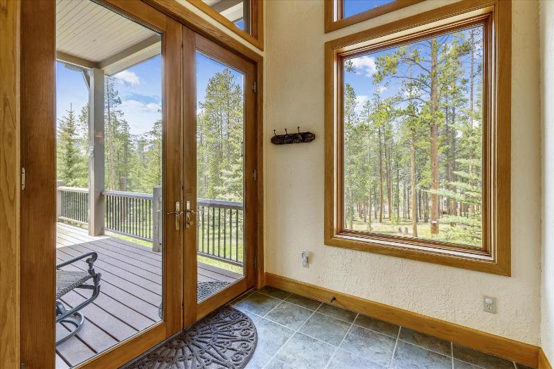 Evergreen Lodge: Secluded Breck Ski Home Private Hot Tub Fireplace Forest & Mtn Views! - image 33