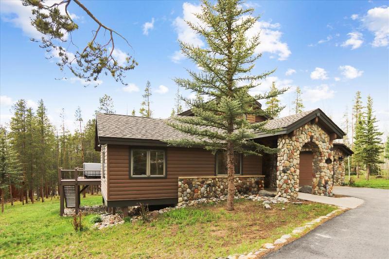 Evergreen Lodge: Secluded Breck Ski Home Private Hot Tub Fireplace Forest & Mtn Views! - image 18