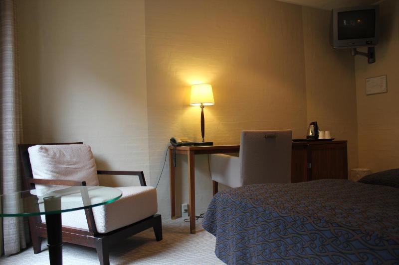 Double or Twin Room image 2