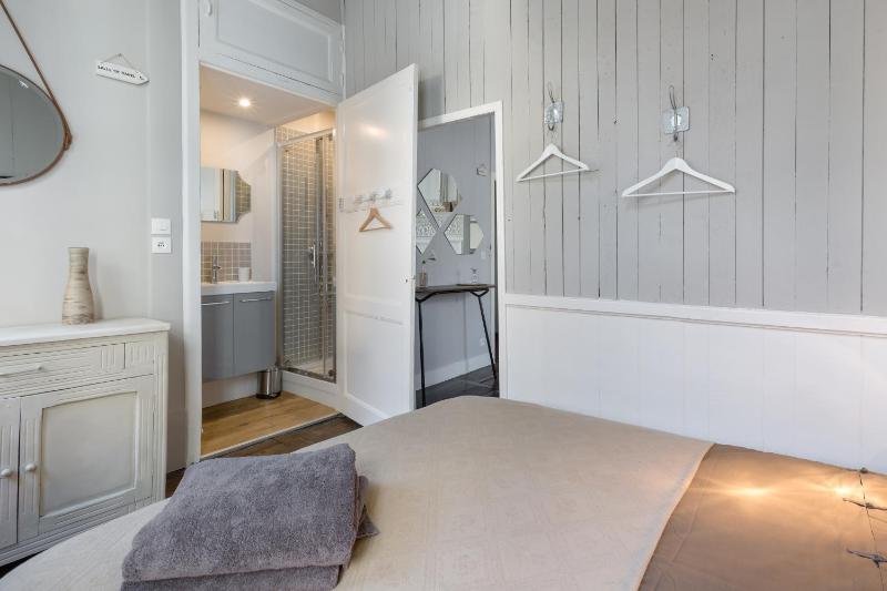 One-Bedroom Apartment image 3