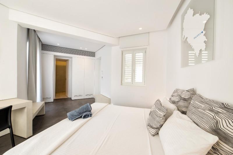 Superior Double Room with Sea View image 3
