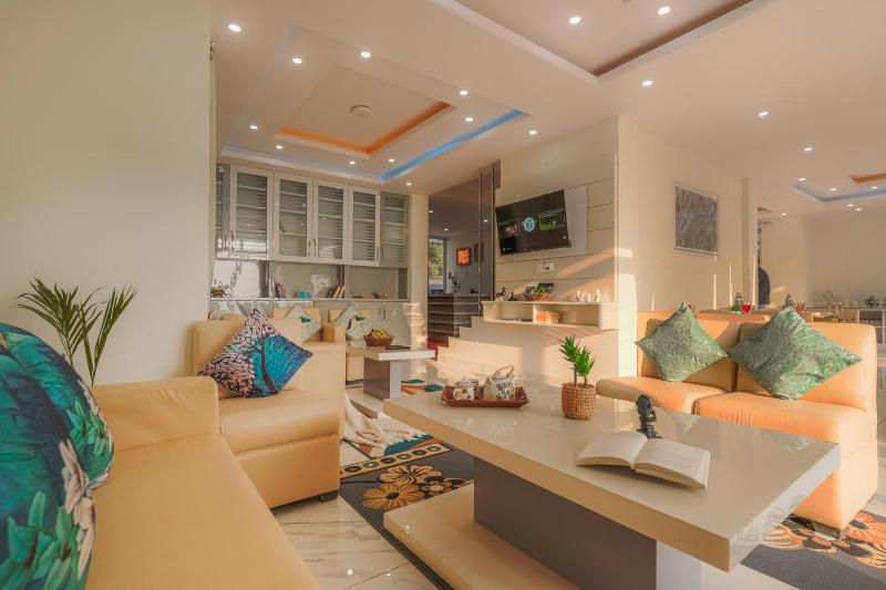 Alaya Stays The Ridgeview Pet-friendly Retreat - image 3