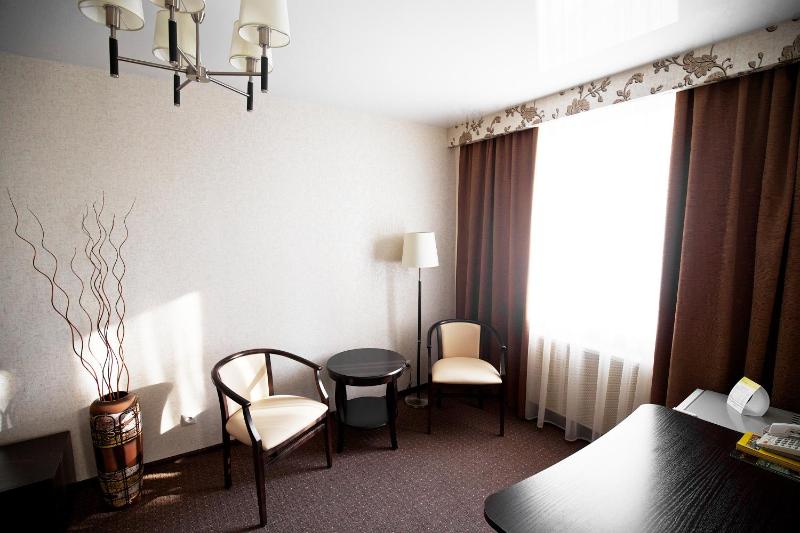 King Suite with Balcony image 3