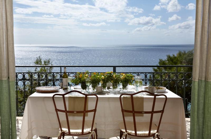 Avra Private Suites - image 7