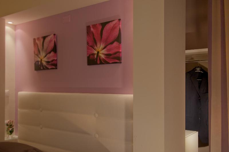 Deluxe Double Room with Spa Access image 2