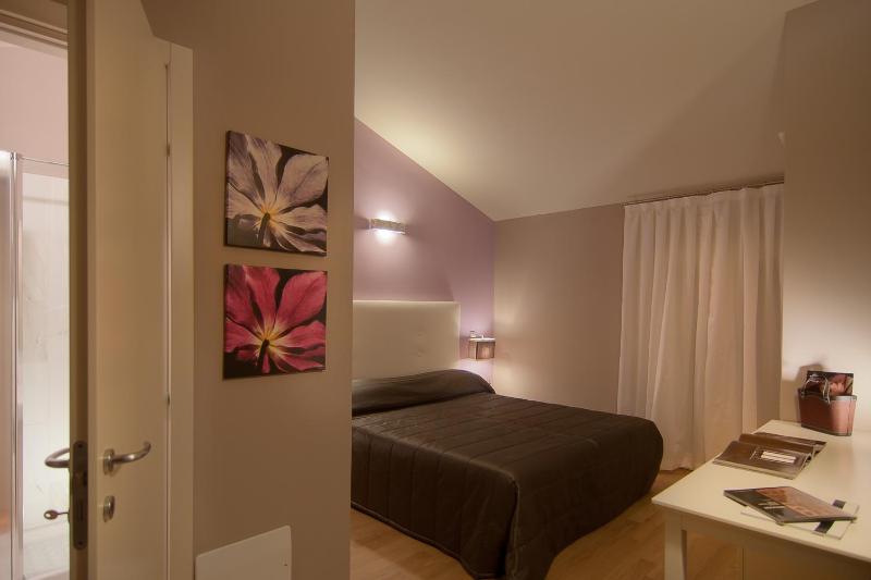 Deluxe Double Room image 2