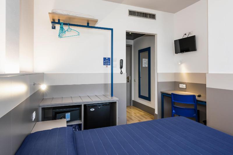 Budget Double Room image 3